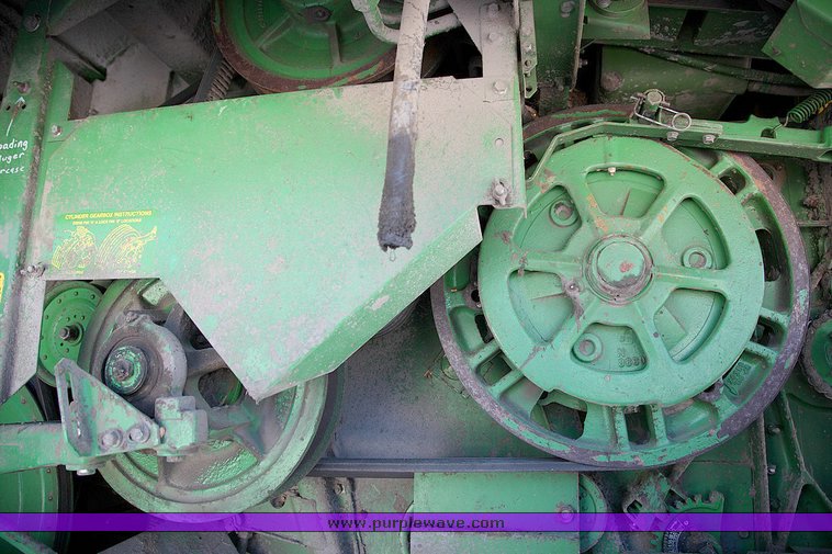 image for item 9100 1984 John Deere 6620 SideHill combine