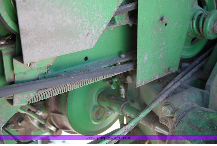 image for item 9100 1984 John Deere 6620 SideHill combine