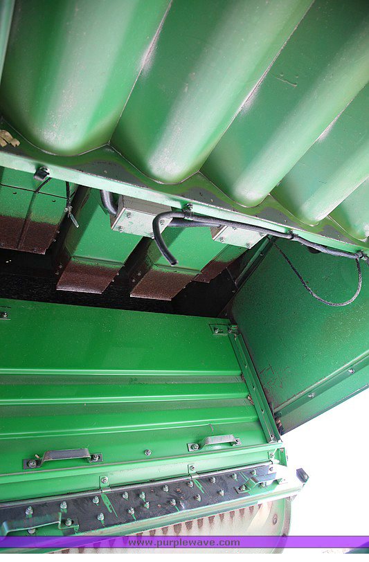 image for item 9100 1984 John Deere 6620 SideHill combine