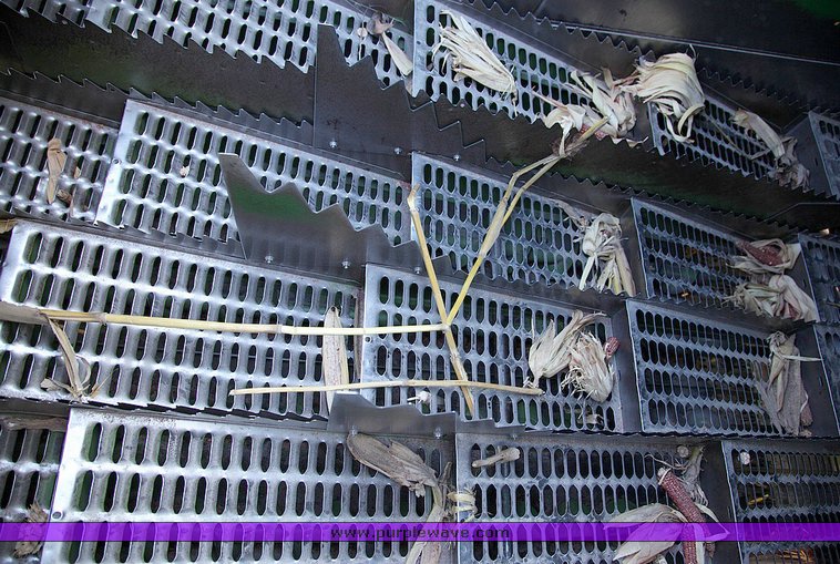 image for item 9100 1984 John Deere 6620 SideHill combine