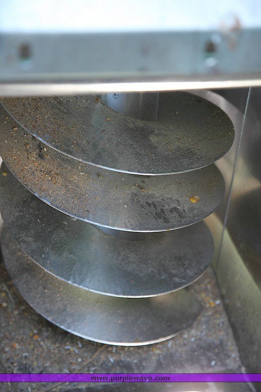 image for item 9100 1984 John Deere 6620 SideHill combine