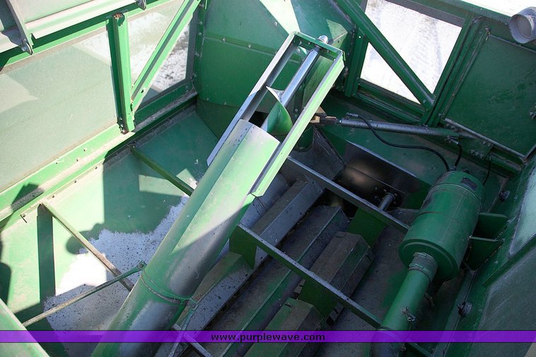 image for item 9100 1984 John Deere 6620 SideHill combine