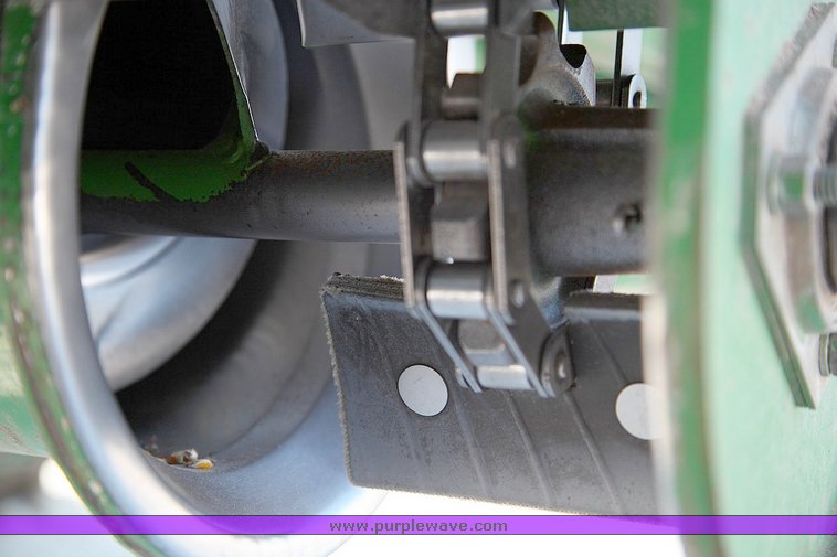 image for item 9100 1984 John Deere 6620 SideHill combine