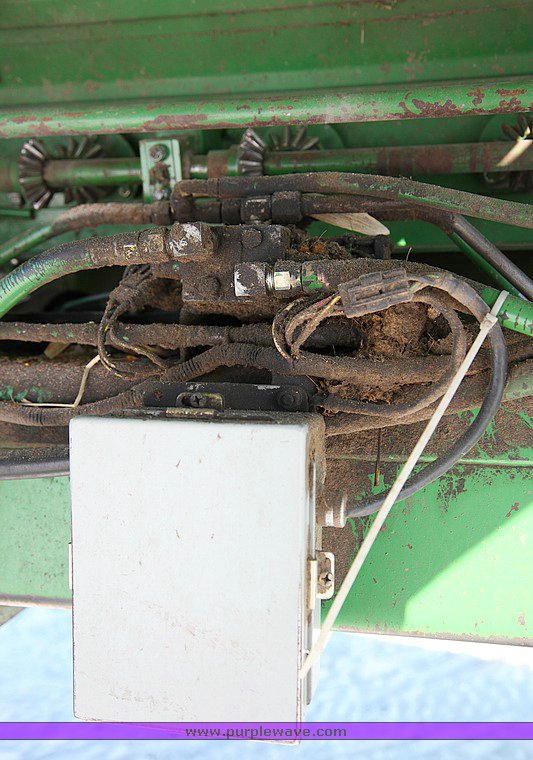 image for item 9100 1984 John Deere 6620 SideHill combine