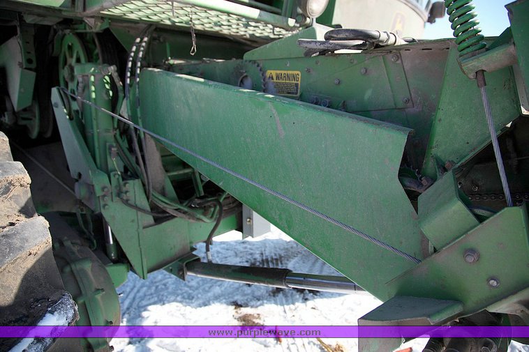 image for item 9100 1984 John Deere 6620 SideHill combine