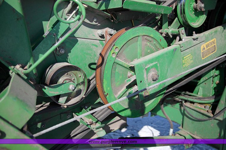 image for item 9100 1984 John Deere 6620 SideHill combine