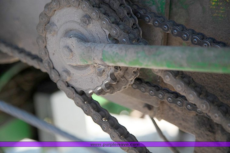 image for item 9100 1984 John Deere 6620 SideHill combine