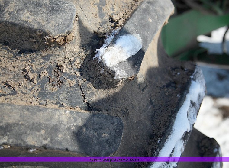 image for item 9100 1984 John Deere 6620 SideHill combine