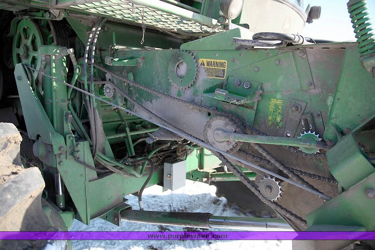 image for item 9100 1984 John Deere 6620 SideHill combine