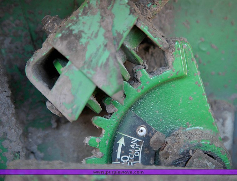 image for item 9100 1984 John Deere 6620 SideHill combine