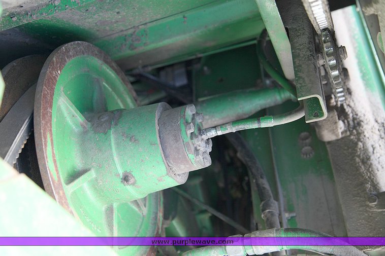 image for item 9100 1984 John Deere 6620 SideHill combine