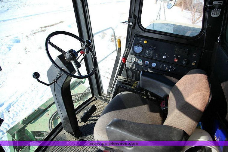 image for item 9100 1984 John Deere 6620 SideHill combine