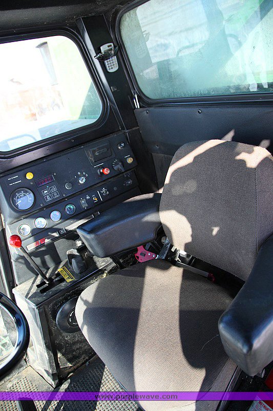 image for item 9100 1984 John Deere 6620 SideHill combine