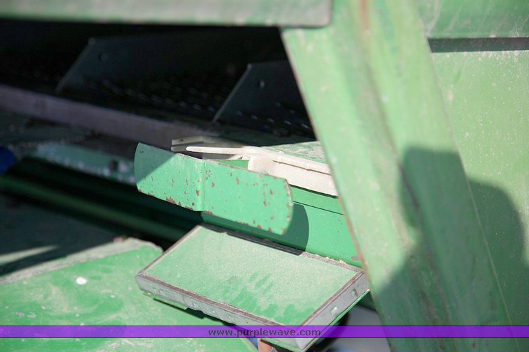 image for item 9100 1984 John Deere 6620 SideHill combine