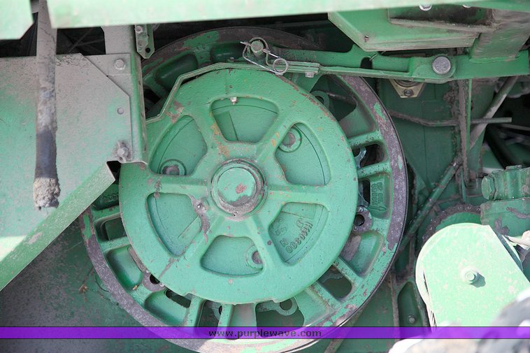 image for item 9100 1984 John Deere 6620 SideHill combine