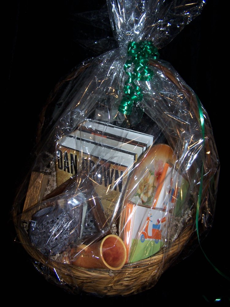 image for item 1099 Large gift basket
