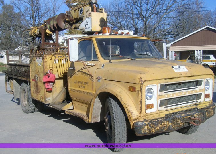 image for item 1001 1968 Chevrolet C+C service truck