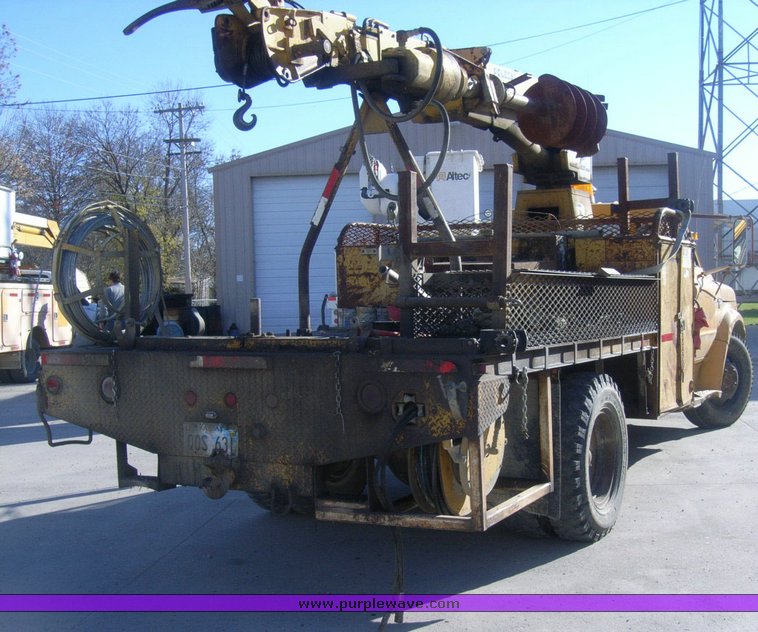 image for item 1001 1968 Chevrolet C+C service truck