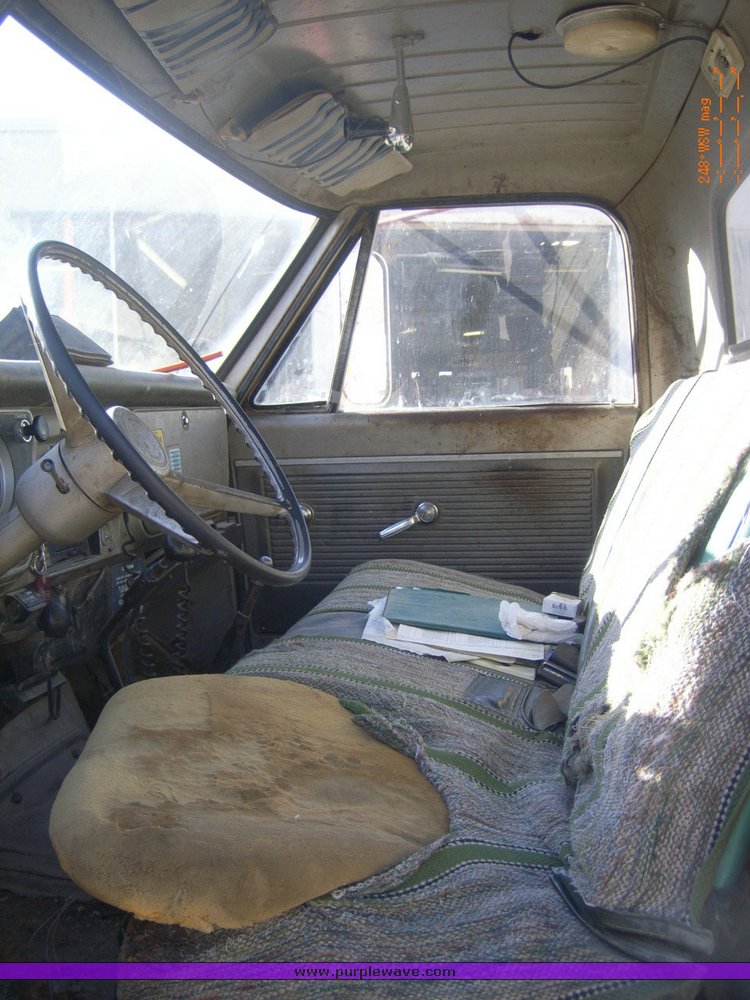 image for item 1001 1968 Chevrolet C+C service truck