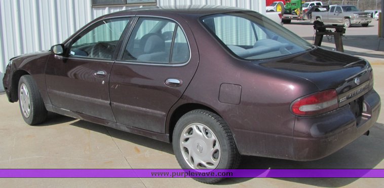 image for item 1005 1997 Nissan Altima