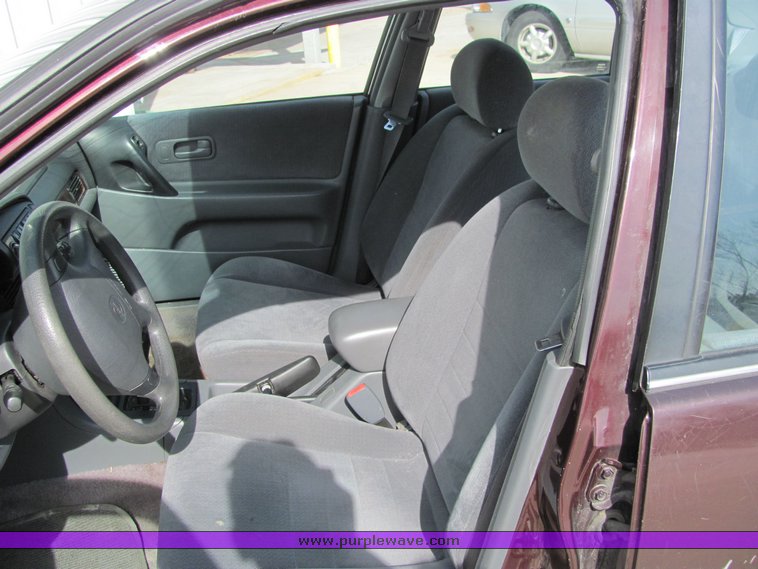 image for item 1005 1997 Nissan Altima