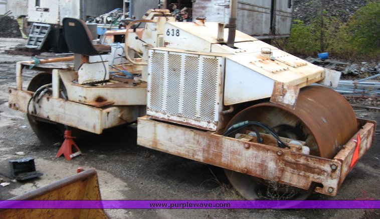 image for item 1020 Ingersoll Rand DA40 steel vibratory roller