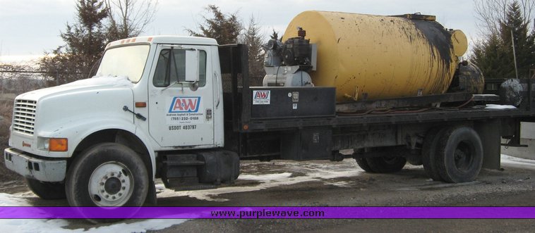 image for item 1023 1991 International Series 4700 flat bed truck with pavement sealer tank