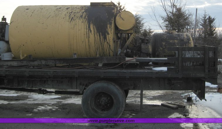 image for item 1023 1991 International Series 4700 flat bed truck with pavement sealer tank