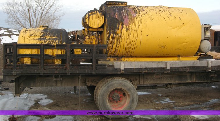 image for item 1023 1991 International Series 4700 flat bed truck with pavement sealer tank