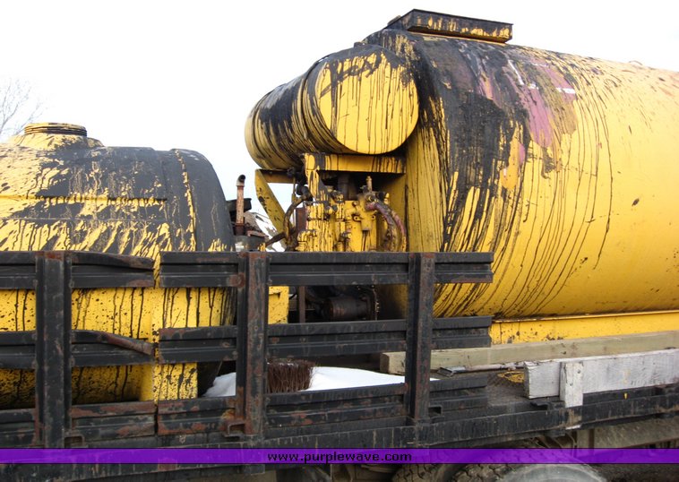 image for item 1023 1991 International Series 4700 flat bed truck with pavement sealer tank