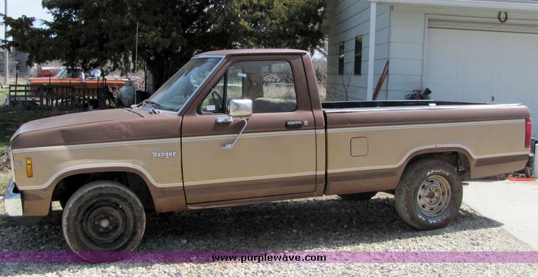 image for item 3105 1984 Ford Ranger