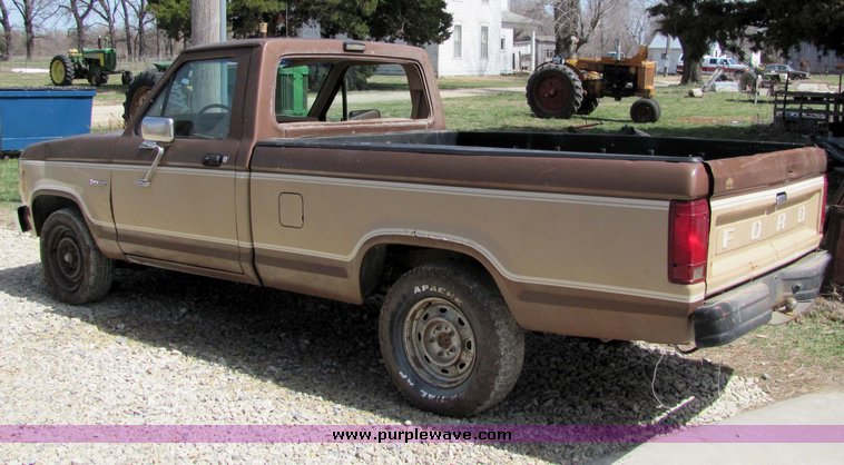 image for item 3105 1984 Ford Ranger