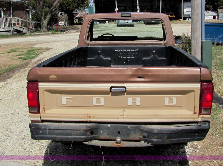 image for item 3105 1984 Ford Ranger