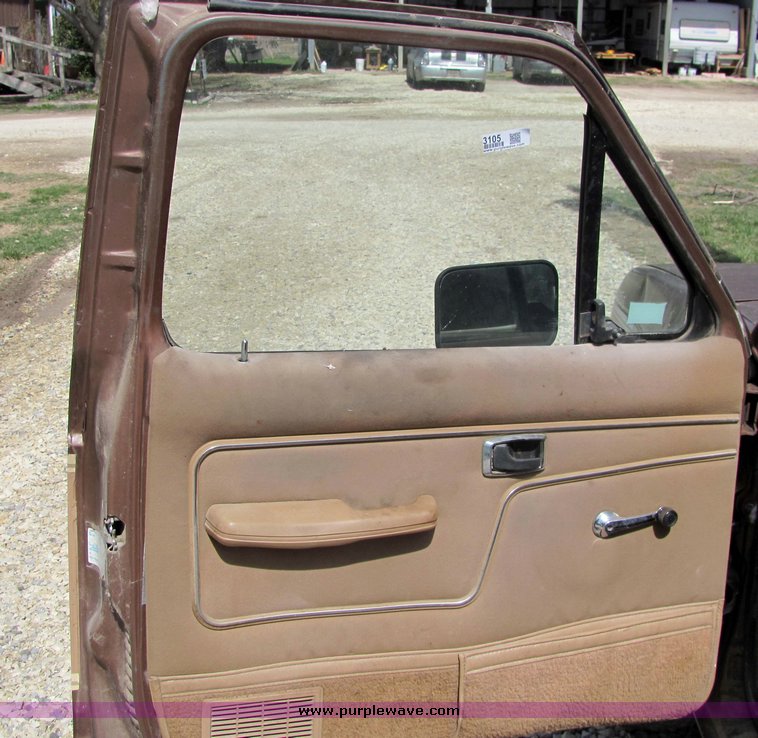 image for item 3105 1984 Ford Ranger