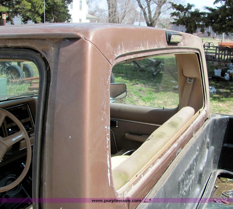 image for item 3105 1984 Ford Ranger