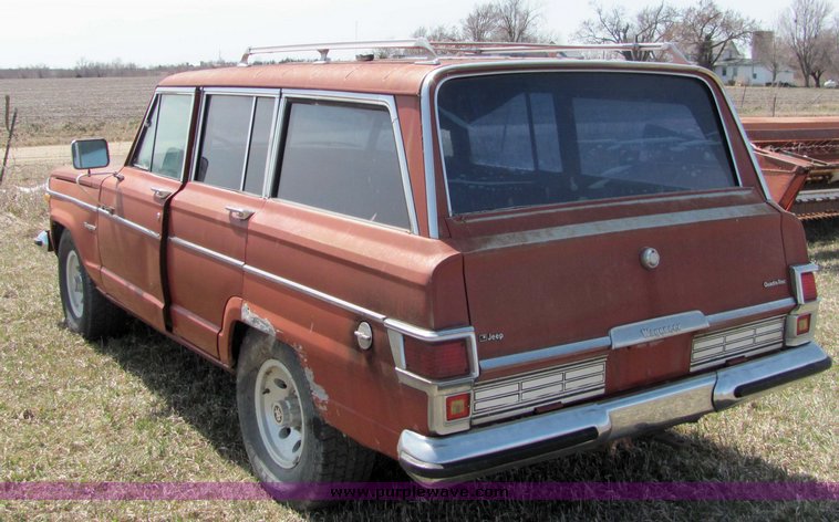 image for item 3106 1977 Jeep Wagoneer