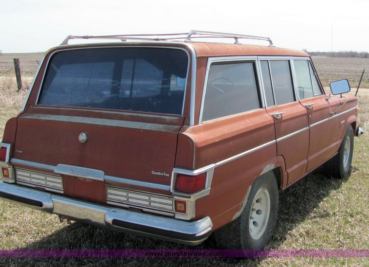 image for item 3106 1977 Jeep Wagoneer