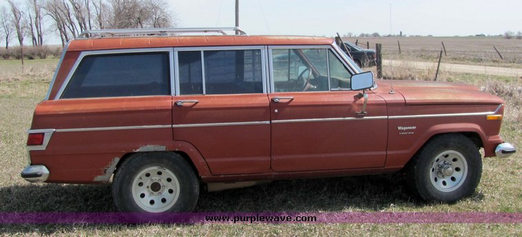 image for item 3106 1977 Jeep Wagoneer