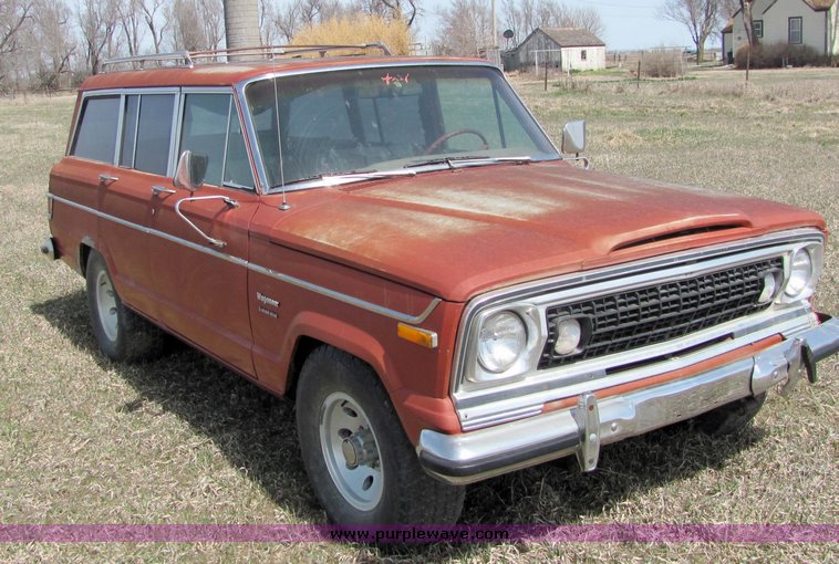 image for item 3106 1977 Jeep Wagoneer