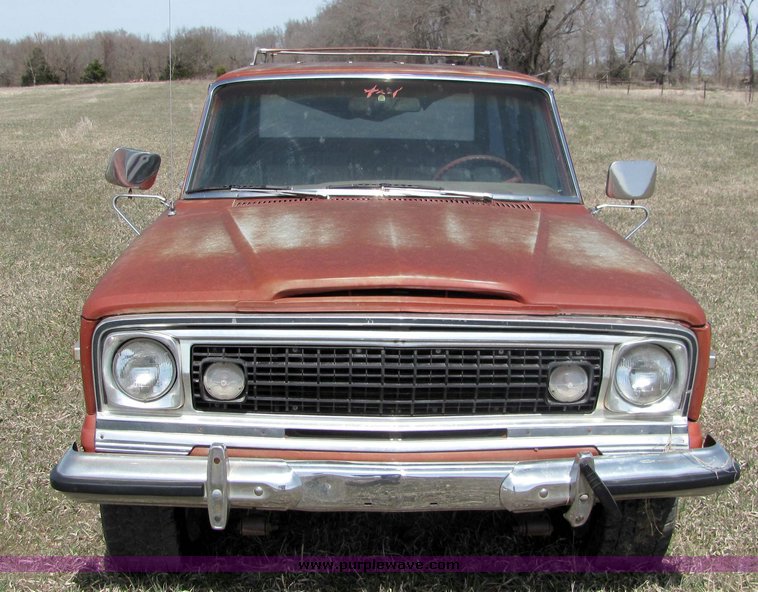 image for item 3106 1977 Jeep Wagoneer
