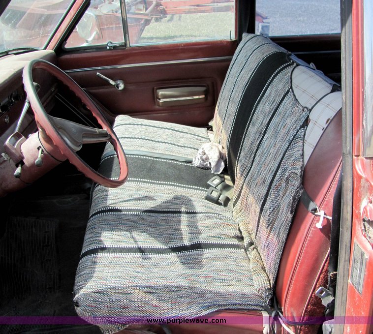 image for item 3106 1977 Jeep Wagoneer