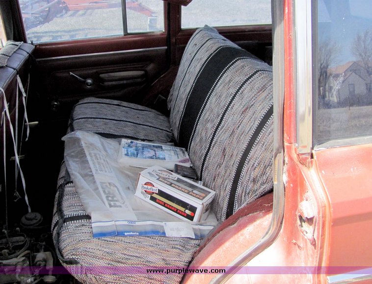 image for item 3106 1977 Jeep Wagoneer