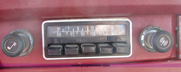 image for item 3106 1977 Jeep Wagoneer