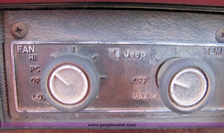 image for item 3106 1977 Jeep Wagoneer