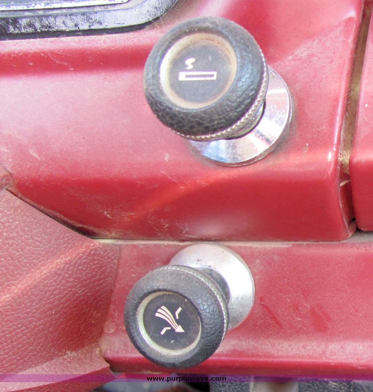 image for item 3106 1977 Jeep Wagoneer