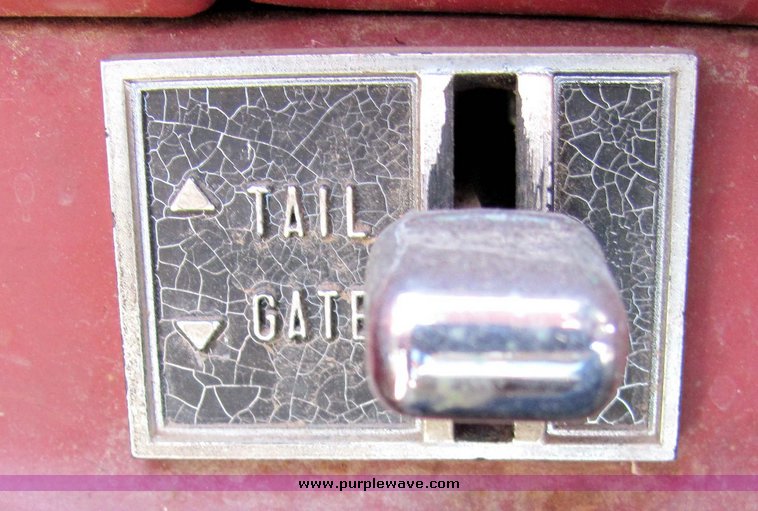 image for item 3106 1977 Jeep Wagoneer