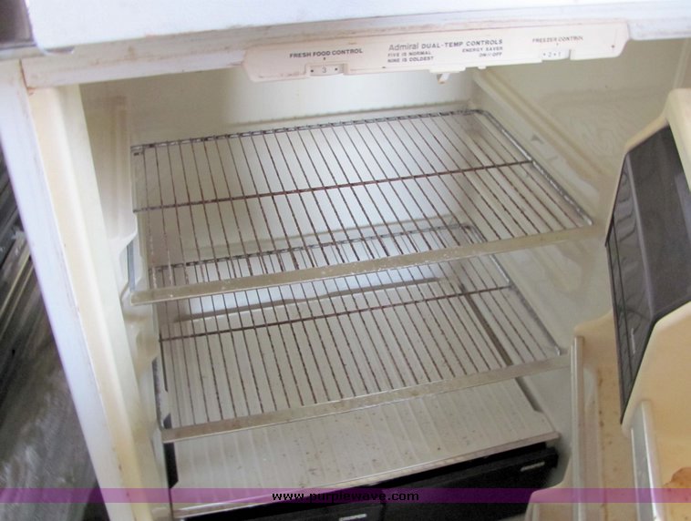 (2) refrigerators in Wichita, KS Item 3150 sold Purple Wave