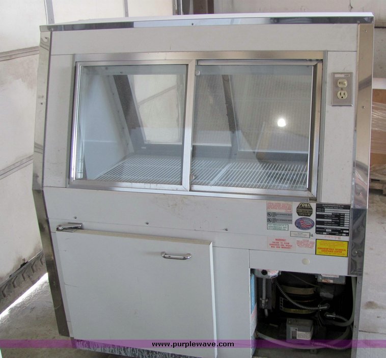 (2) refrigerators in Wichita, KS Item 3150 sold Purple Wave