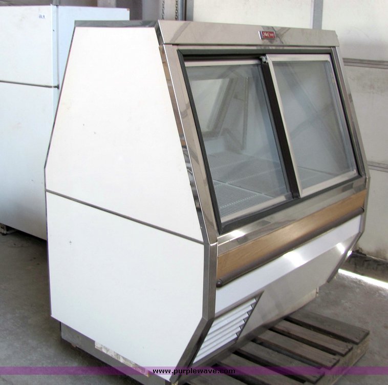 (2) refrigerators in Wichita, KS Item 3150 sold Purple Wave