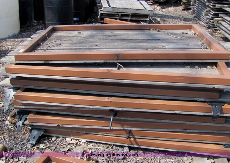 image for item 3165 Assorted fencing